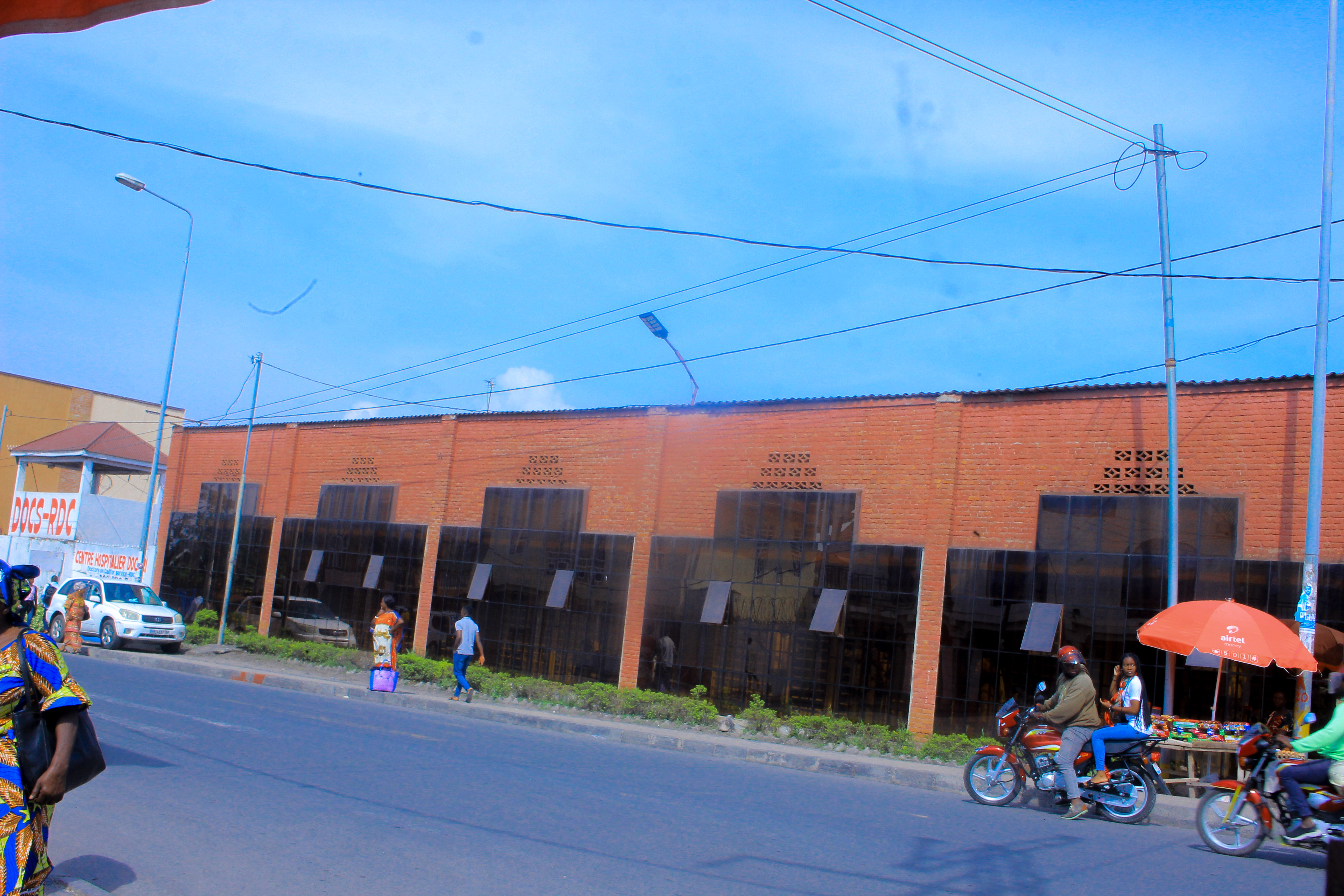 Façade extérieure principale du CH DOCS-RDC