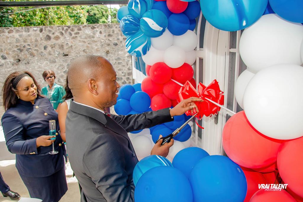 Coupure du ruban symbolique