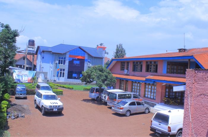 Vue d’ensemble de la cour intérieure du CH DOCS-RDC